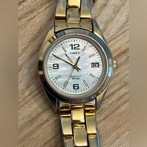 Timex Accessories Timex Ladies Watch Indiglo Pearlescent Dial